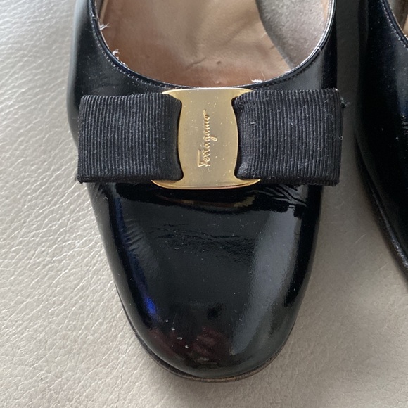 Salvatore Ferragamo Vara size 39.5 - Picture 3 of 7